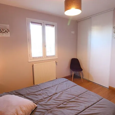 Gite A Salers: Jardin, Animaux, Wifi, Parking - Fr-1-742-610 * Salers