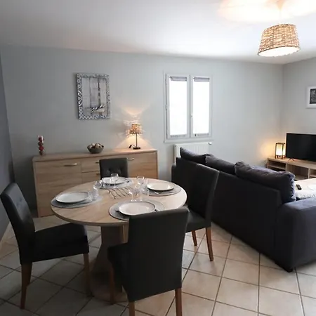 Ferienhaus Gite A Salers: Jardin, Animaux, Wifi, Parking - Fr-1-742-610 *