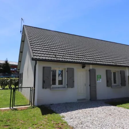 Gite A Salers: Jardin, Animaux, Wifi, Parking - Fr-1-742-610 *