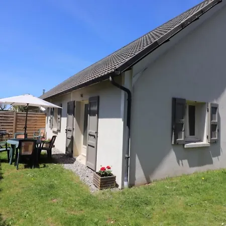 Gite A Salers: Jardin, Animaux, Wifi, Parking - Fr-1-742-610 * Salers