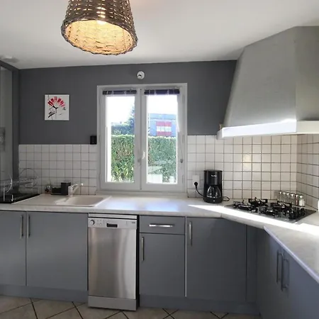 Gite A Salers: Jardin, Animaux, Wifi, Parking - Fr-1-742-610 Ferienhaus