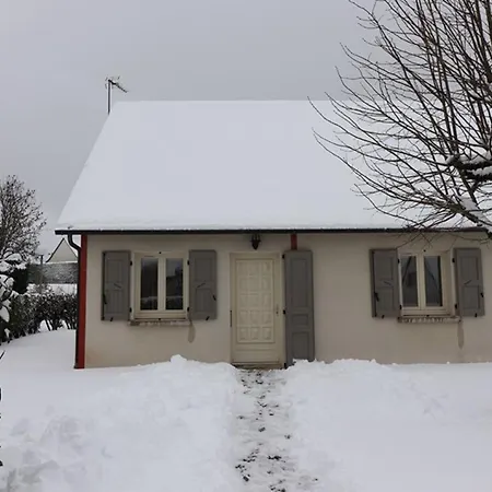 Ferienhaus Gite A Salers: Jardin, Animaux, Wifi, Parking - Fr-1-742-610