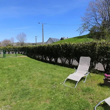 Gite A Salers: Jardin, Animaux, Wifi, Parking - Fr-1-742-610 *