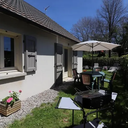 Gite A Salers: Jardin, Animaux, Wifi, Parking - Fr-1-742-610